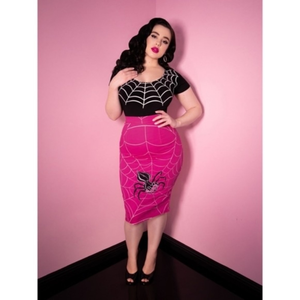 Pink pencil skirt by Micheline Pitt